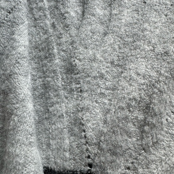 Mystree Sweater - Picture 2 of 4